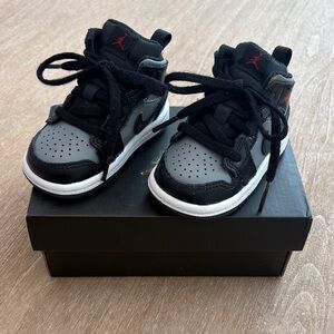 Nike Jordan 1 Mid - Kids 4C Black and Gray Sneakers